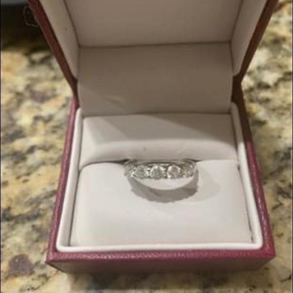 1 cart diamond ring - Picture 3 of 3